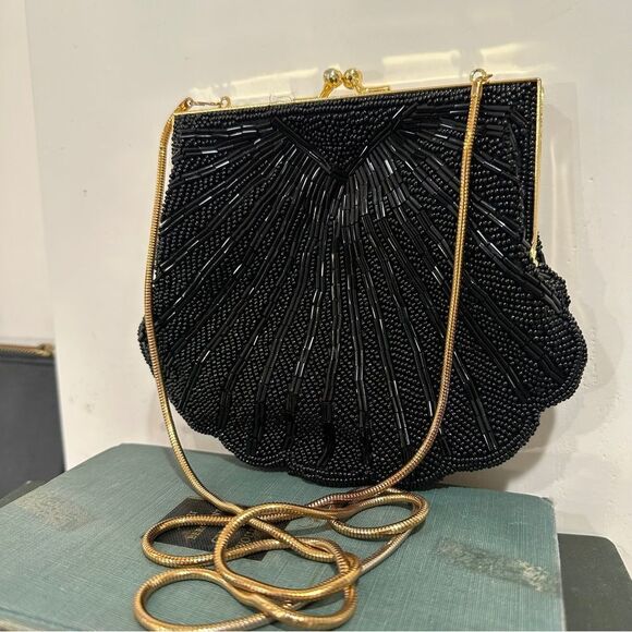 Vintage clamshell Black Beaded Evening Bag with gold hardware and chain shoulder - Picture 1 of 7